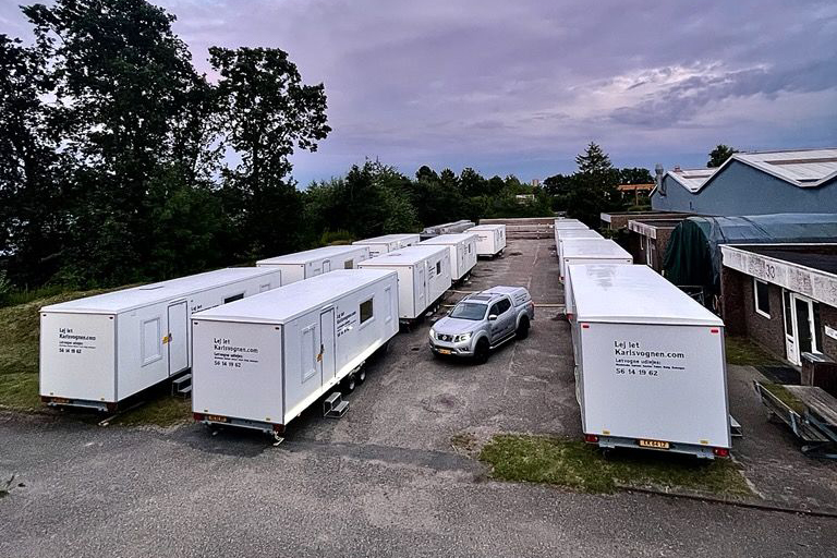 Levering af 12 beboelsesvogne